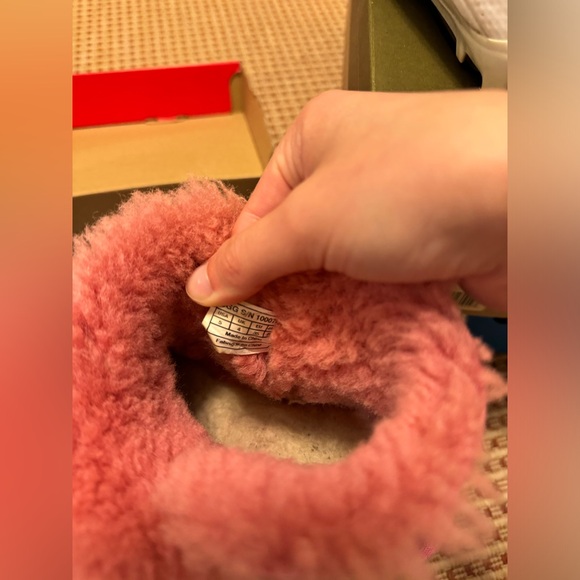 Pink Uggs size 5 - Picture 4 of 5